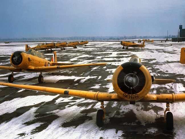 Harvard II de la No. 14 S.F.T.S., 1941 Harvard II de la No. 14 S.F.T.S., 1941