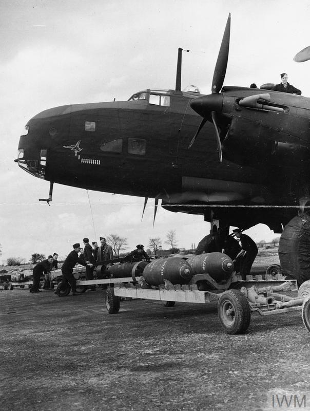 Halifax bombing-up, No. 76 Sqdn., 3 avril 1943