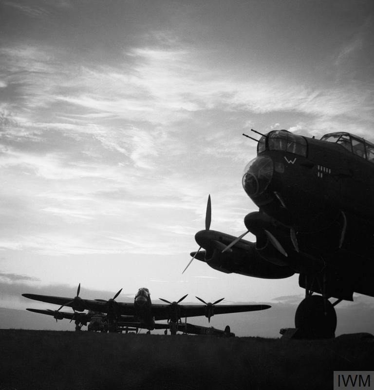 Lancaster du No. 57 Sqdn., février 1943 Lancaster du No. 57 Sqdn., février 1943