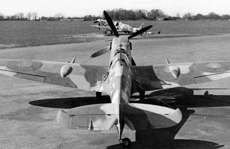 Spitfire IX BS319 DN-B du No. 416 Sqdn., avril ou mai 1943 Spitfire IX BS319 DN-B du No. 416 Sqdn., avril ou mai 1943