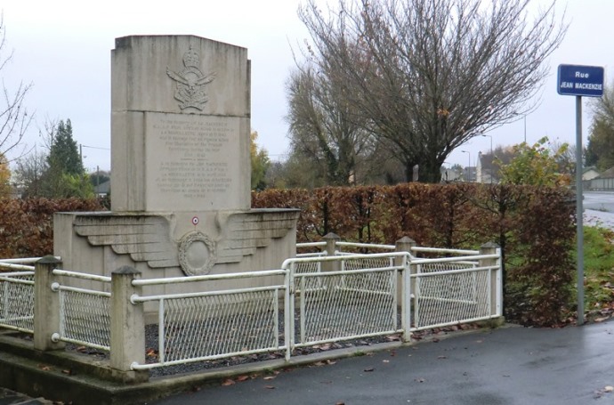 Monument Mackenzie, La Neuvillette